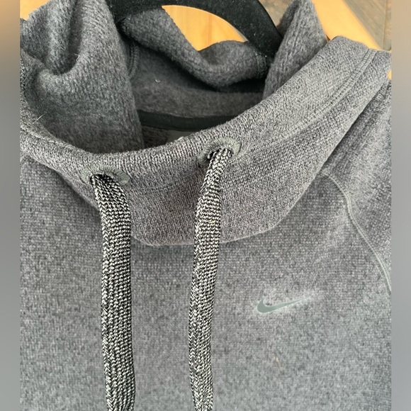 NIKE Hypernatural Therma Fit Women's Size XS Gray Pullover Hoodie - Picture 3 of 8